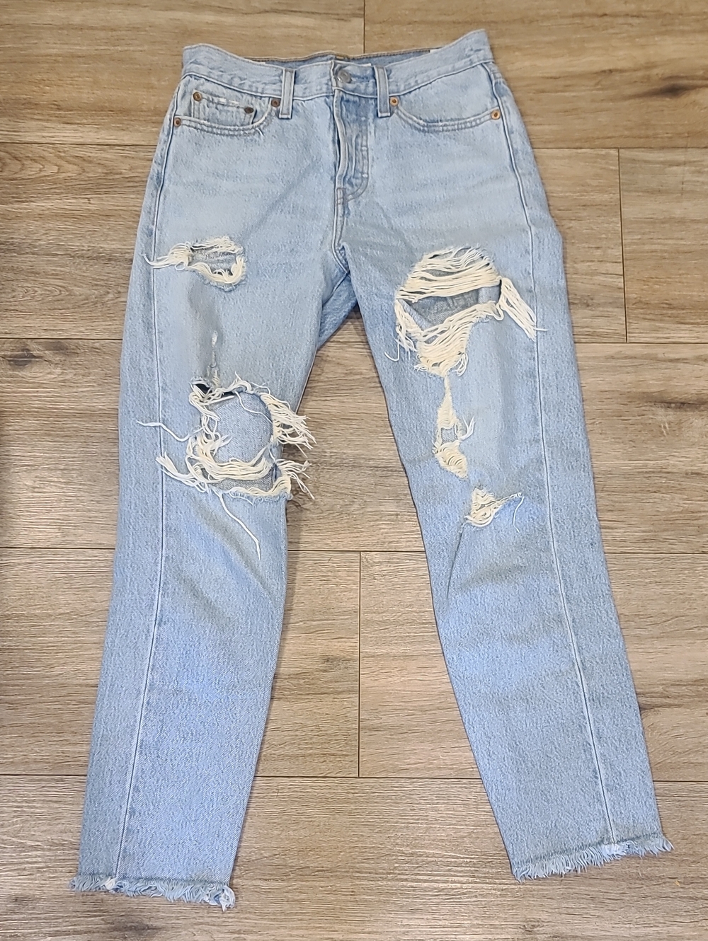 Levis Distressed Wedgie Jeans Sz 25 Light wash